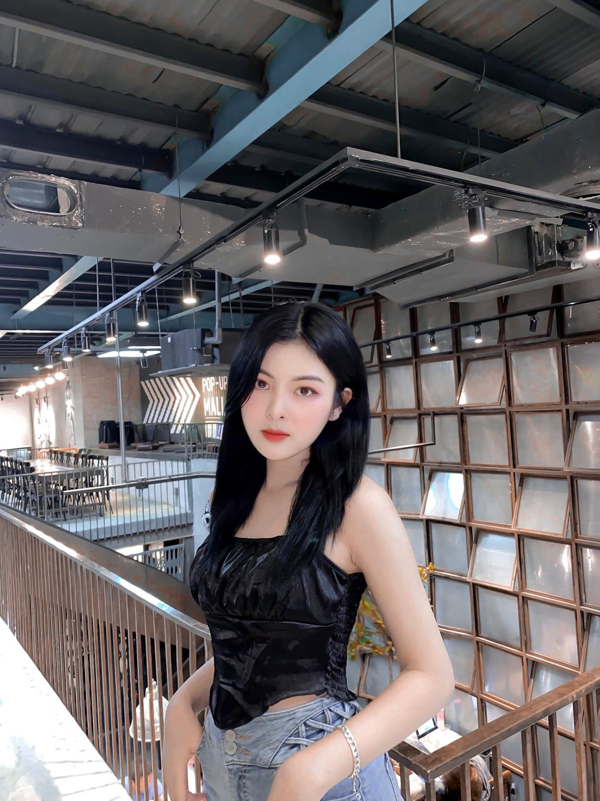 Hiện tại, DuMi vẫn đang cố gắng tập trung vào việc học tập, trau chuốt hình ảnh, lấy thêm nhiều kinh nghiệm để lấn sân vào lĩnh vực nghệ thuật thời gian tới.