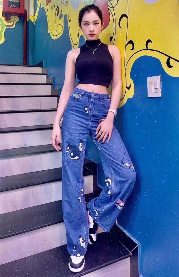 Ảnh đời thường của Cẩm Đan cũng đủ khiến vạn người mê nhưng không hiểu sao cô nàng lại tự đưa mình vào team bóp méo vạn vật.