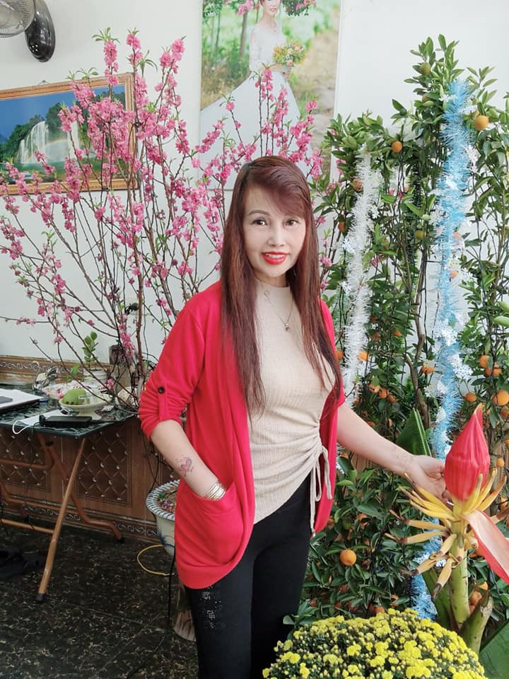 Nhìn mặt cô dâu Thu Sao, nhiều người đã dự đoán đó là di chứng của phẫu thuật và rất khó để hồi phục lại như ban đầu.