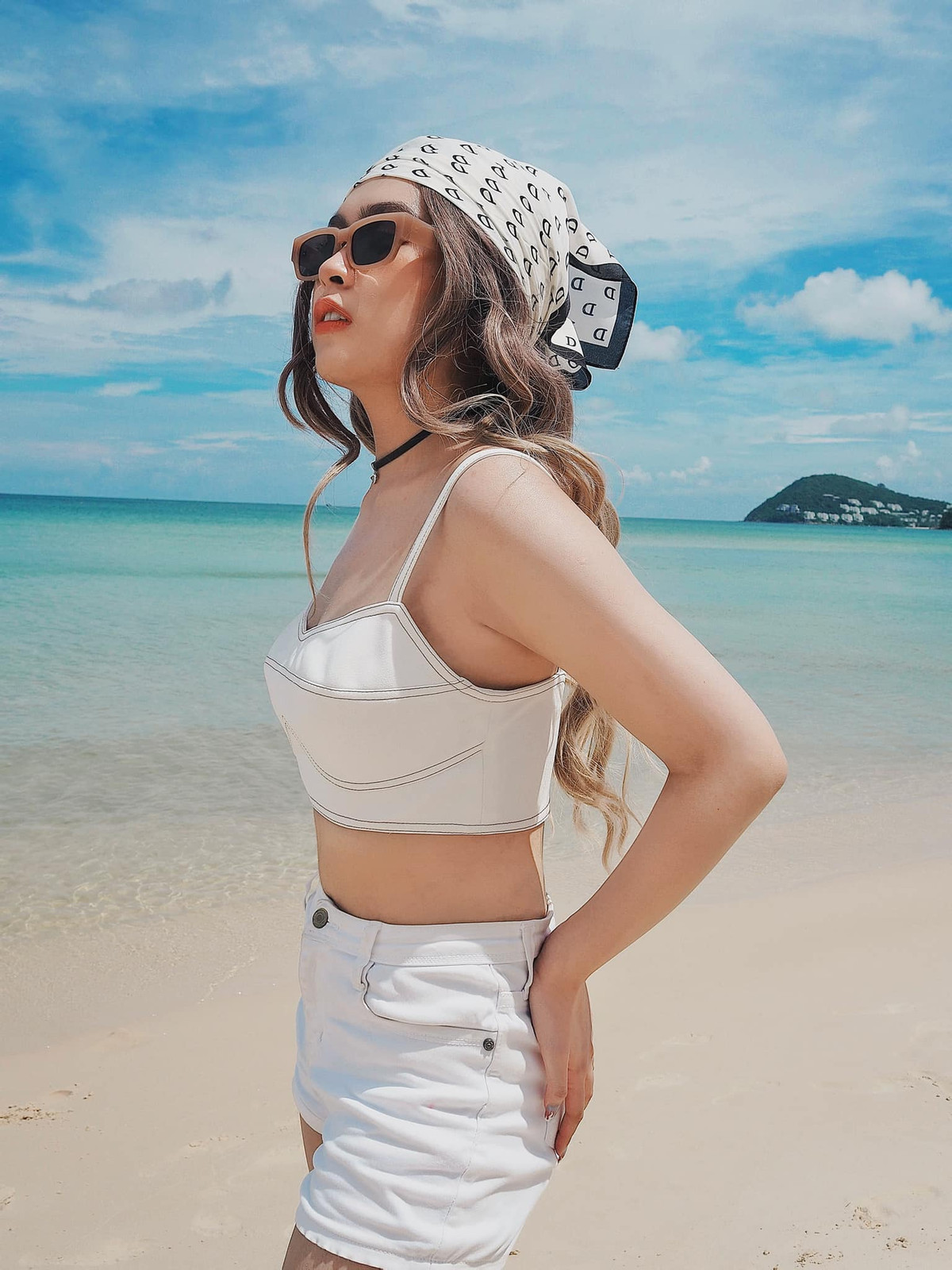 Trên trang cá nhân với hơn 15.000 lượt theo dõi, Bell Nguyễn thường đăng tải hình ảnh check in trong những chuyến du lịch sang chảnh.