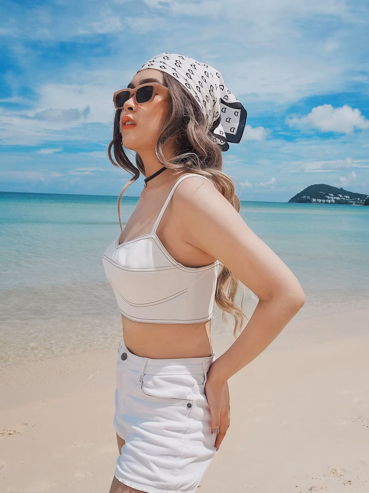 Trên trang cá nhân với hơn 15.000 lượt theo dõi, Bell Nguyễn thường đăng tải hình ảnh check in trong những chuyến du lịch sang chảnh.