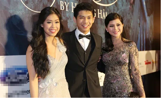 Nét trẻ trung, duyên dáng cùng phong cách ăn mặc lịch sự, thời thượng đã khiến cho phu nhân tỷ phú thu hút biết bao nhiêu ánh nhìn từ những người có mặt tại sự kiện.