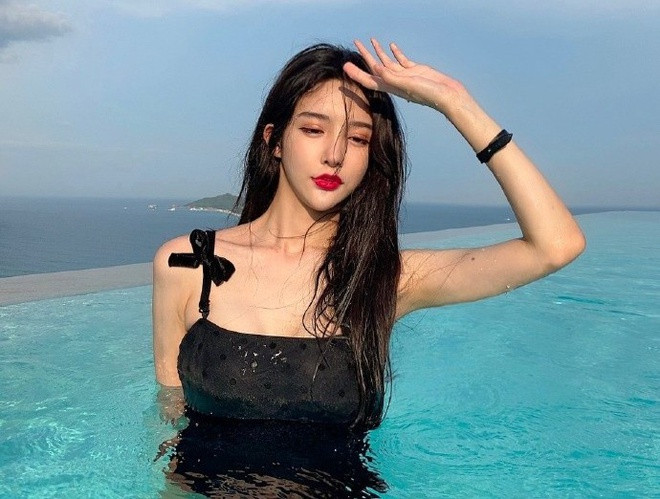 Abbily Ngụy Nương (19 tuổi) hiện là ngôi sao mạng tại Trung Quốc, vừa qua cô đã tuyên bố thực hiện phẫu thuật chuyển giới từ nam sang nữ thành công.