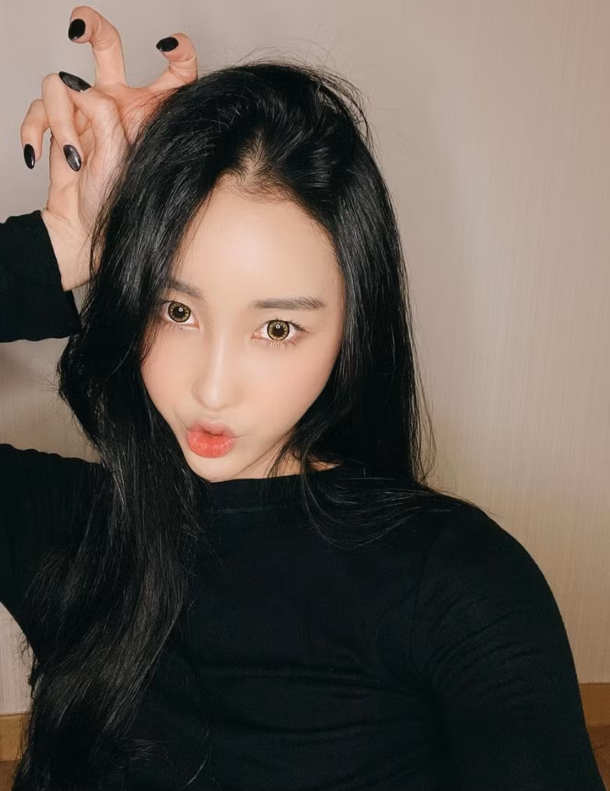 Nhờ lợi thế sáng về ngoại hình, từ nhiều năm nay, Song A Reum được nhiều nhãn hàng "chọn mặt gửi vàng".