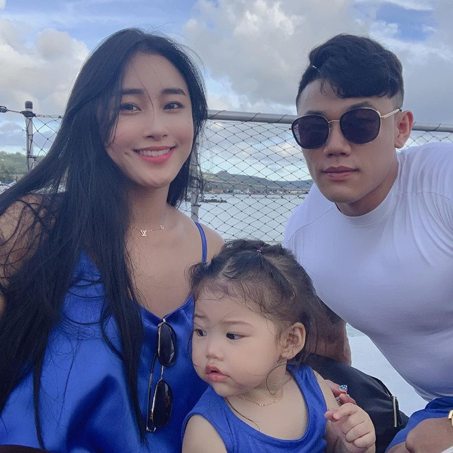 Chồng của người đẹp xứ kim chi cũng là một vận động viên thể hình. Dù phải thường xuyên "khoe thân" trước công chúng, Reum vẫn nhận được sự ủng hộ từ người chồng tâm lý. Ảnh: IGNV