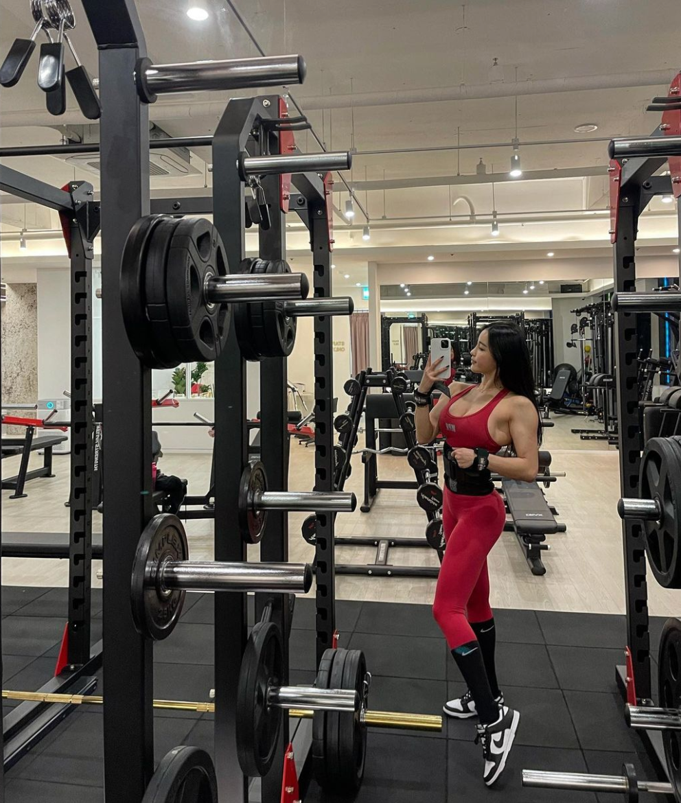 Nữ VĐV thể hình Song A Reum vẫn giữ được vẻ đẹp khỏe khoắn và tươi trẻ nhờ thường xuyên tập luyện thể thao.