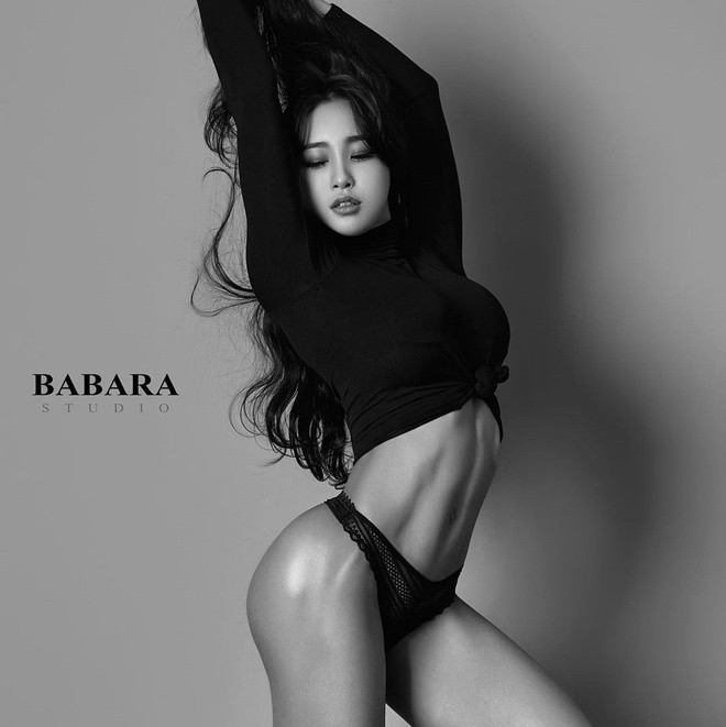 Cô sở hữu gương mặt khả ái, trái ngược với những cơ bắp cuồn cuộn của mình.