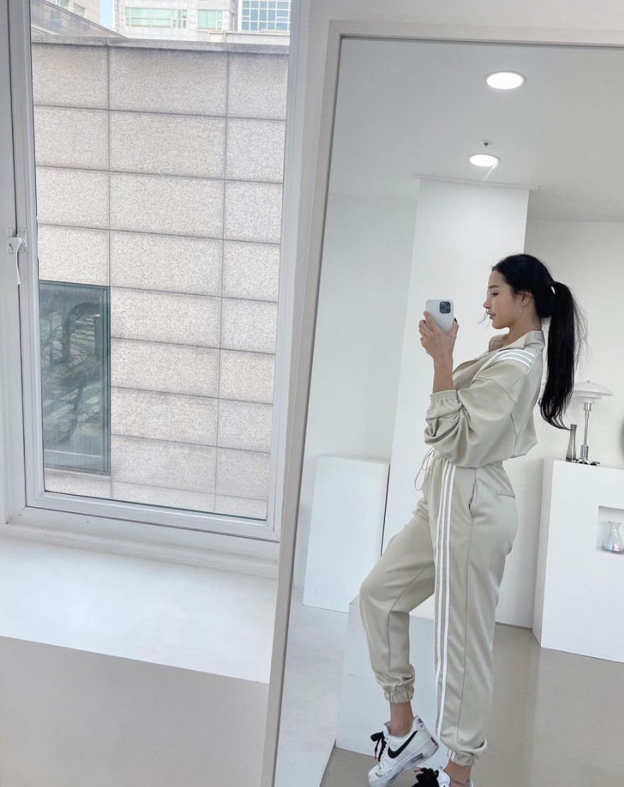 Sở hữu thân hình cơ bắp nhưng vẫn cực kỳ quyến rũ, Song A Reum được mệnh danh là "hot girl thể hình" gợi cảm bậc nhất xứ Hàn.