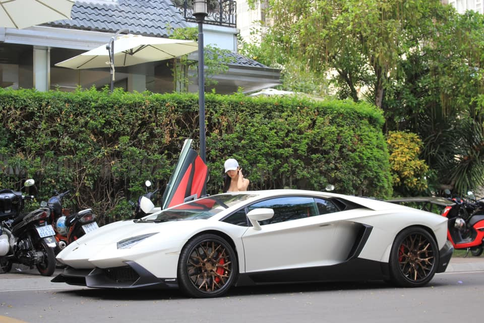 Jessie Lương là một nữ doanh nhân đã sống và làm việc ở Mỹ từ nhỏ, mới đây cô gái 9x này đã về sống tại Việt Nam để tập trung vào phát triển kênh Youtube riêng.