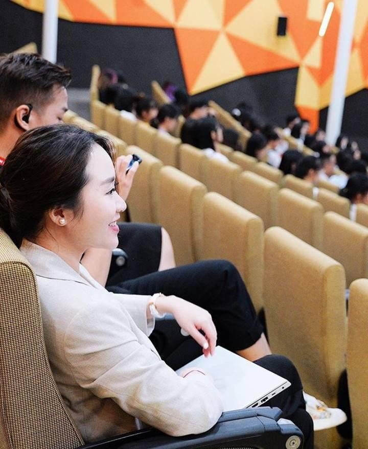 Họ có nhiều năm yêu nhau, rất kín trong việc giữ gìn chuyện đời tư với người hâm mộ và truyền thông.