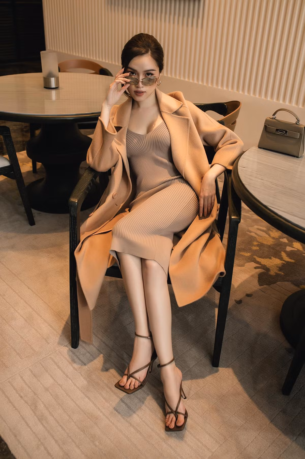 Sở hữu vóc dáng đẹp, lối dẫn tự nhiên cộng khả năng ngoại ngữ lưu loát nên nữ MC xinh đẹp này đã nhanh chóng ghi điểm trong mắt người xem truyền hình.