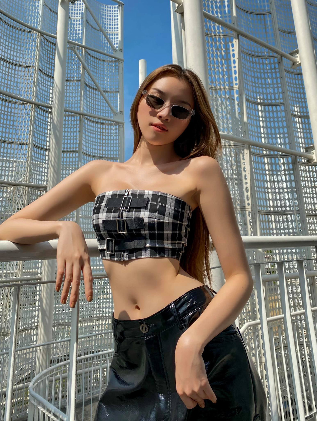 Cô thường xuất hiện với vẻ ngoài hiện đại, sang chảnh cùng những món phụ kiện đắt đỏ.