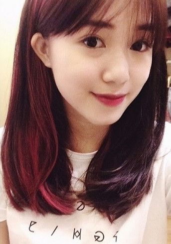 So sánh với thời mới là một nàng hot girl chân ướt chân ráo, nhan sắc của người đẹp Hà thành thực sự đã "lột xác" vô cùng ngoạn mục. Hot girl sinh năm 1992 lúc bấy giờ sở hữu gương mặt thanh thoát, trong sáng và trẻ trung.