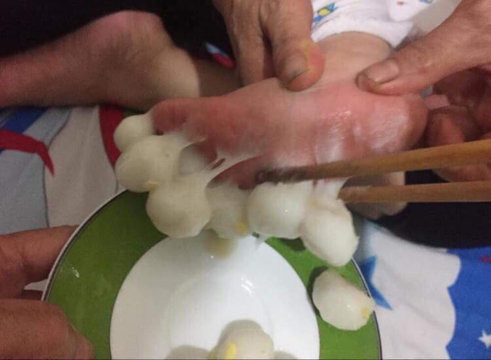 Đôi khi, đĩa bánh hỏng không phải do người làm mà lại do độ vụng về của người ăn.