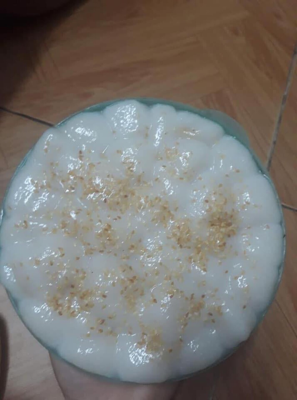 Loại bánh tròn trịa, tưởng chừng rất đơn giản ấy lại khiến nhiều chị em một phen “dở khóc dở cười” bởi vì thành phẩm thực tế “không như là mơ”.