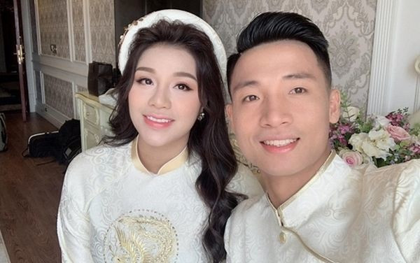 Tuy nhiên, cũng có một vài ý kiến trái chiều cho rằng, kiểu tóc buông dài của Khánh Linh không phù hợp. Dù vậy nhan sắc xinh đẹp dường như đã "cứu" nàng hot girl này khỏi tầm ngắm của người hâm mộ.