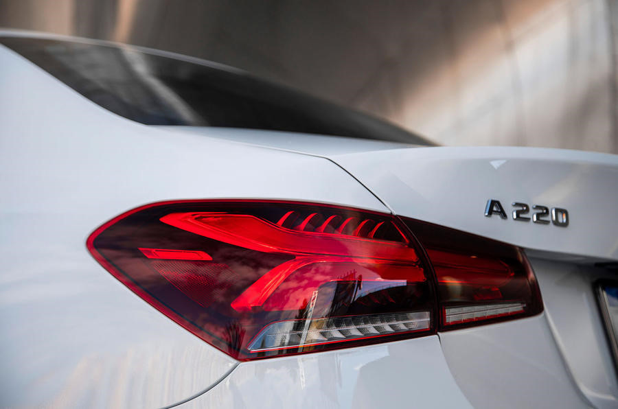 Mercedes-Benz A-Class Sedan 2019 gia tu 32.500 USD tai My-Hinh-10