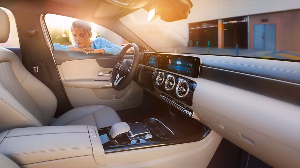 Mercedes-Benz A-Class Sedan 2019 gia tu 32.500 USD tai My-Hinh-8