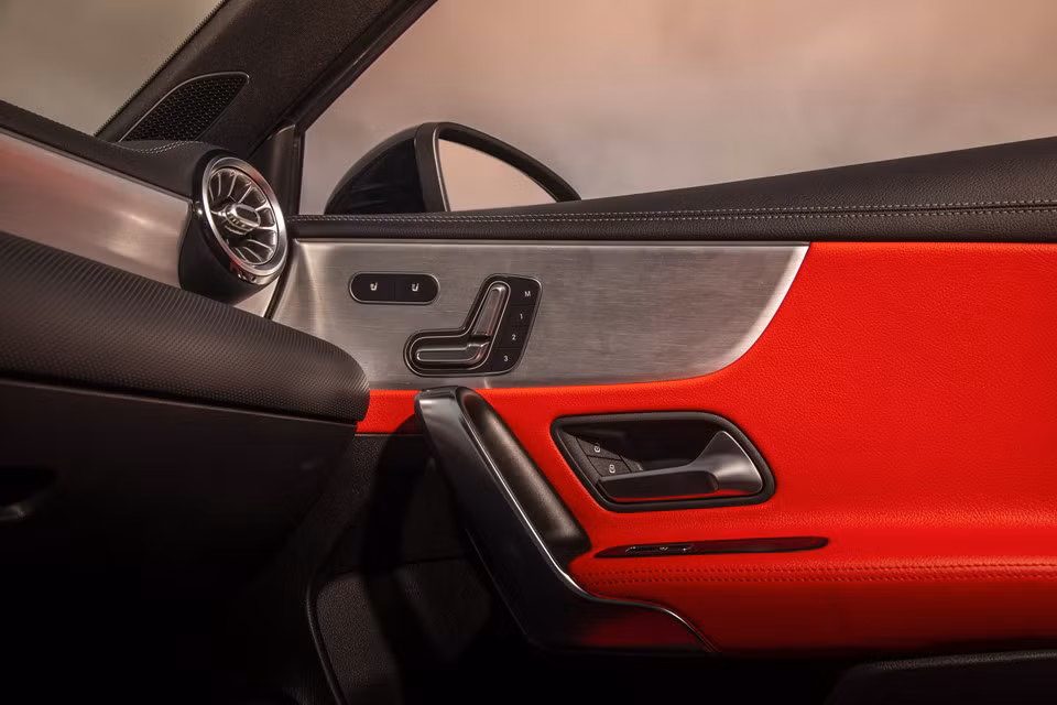 Mercedes-Benz A-Class Sedan 2019 gia tu 32.500 USD tai My-Hinh-5