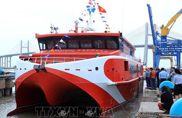 Vi sao tau cao toc lon nhat Viet Nam cho 500 khach 