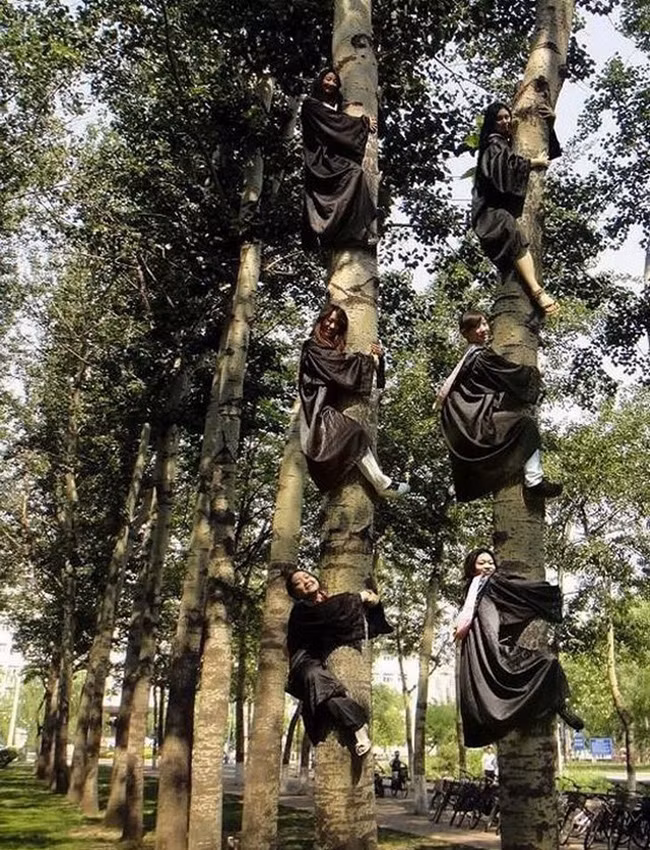 Chụp ảnh kỷ niệm thì phải làm cái gì đấy để lại ấn tượng.