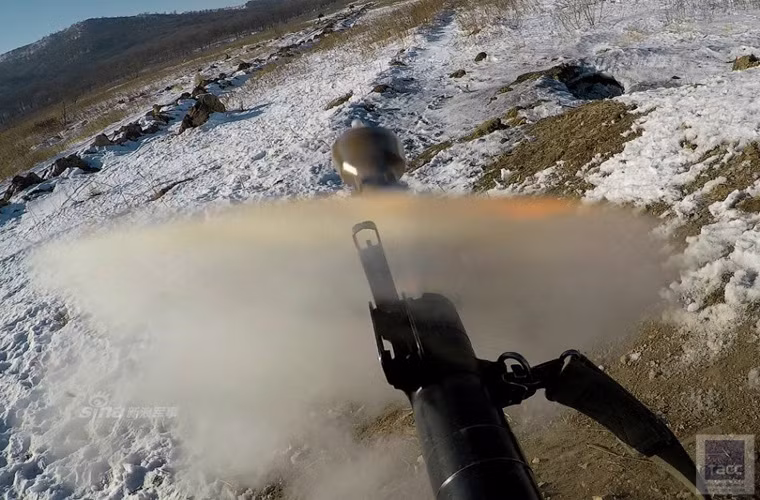 Tầm bắn hiệu quả của RPG-7 khoảng 200m. Trong ảnh: Khoảnh khắc hiếm đạn PG-7 rời nòng RPG-7. Nguồn ảnh: TASS