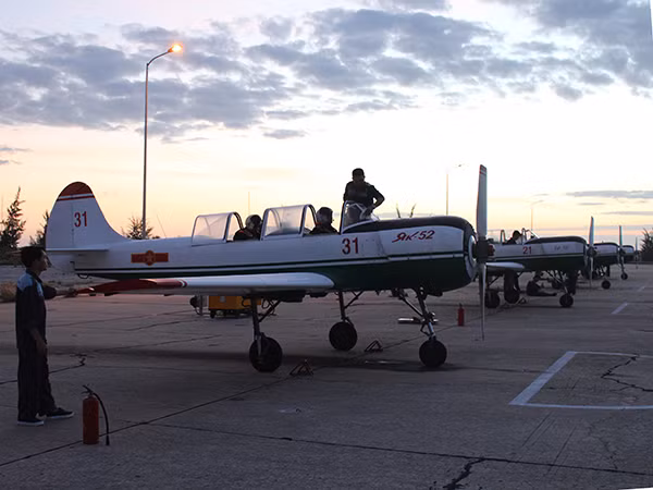 Sau gần 4 giờ thực hành các phi công Trung đoàn 920 đã hoàn thành 19 lần chuyến, đạt 100% kế hoạch đề ra và bảo đảm an toàn tuyệt đối. Đây chính là động lực để cán bộ, giảng viên, học viên và các thành phần kỹ thuật, hậu cần... của Trung đoàn củng cố niềm tin, xây dựng quyết tâm phấn đấu hoàn thành tốt nhiệm vụ, chỉ tiêu huấn luyện năm 2017. Nguồn ảnh: Báo Phòng Không – Không quân