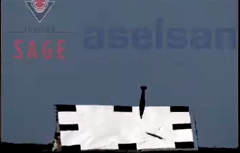 Bom có khả năng xuyên phá qua các lớp thép dày 40cm hay 3,4m bê tông gia cường tùy thuộc vào độ cao thả bom, bom chính xác chuyển đổi HGK-84 có khả năng tạo ra vùng sát thương rất lớn.