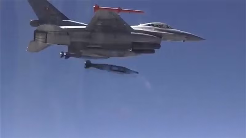 Sau khi hoàn thành nâng cấp, bom ngu Mk-84 sẽ có định danh mới HGK-84, được tích hợp hệ thống dẫn đường hỗn hợp giữa chủ động bám chùm laser và thụ động theo tín hiệu vệ tinh và quán tính.