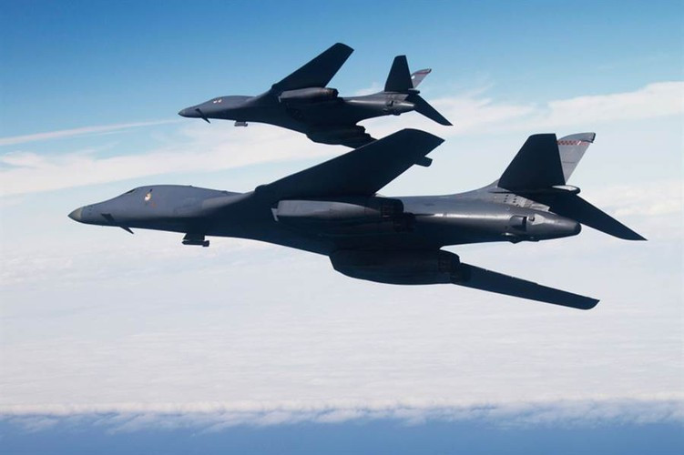 Tên lửa LRASM đã đạt được khả năng hoạt động sớm trên B-1B vào năm 2018. “Các khu vực rộng lớn ở Thái Bình Dương rất phù hợp để huấn luyện với loại tên lửa này”, tướng Dawkins giải thích. Các trường bắn ở Mỹ không đủ điều kiện để đáp ứng nhu cầu huấn luyện cho phi hành đoàn với loại vũ khí tầm xa này.