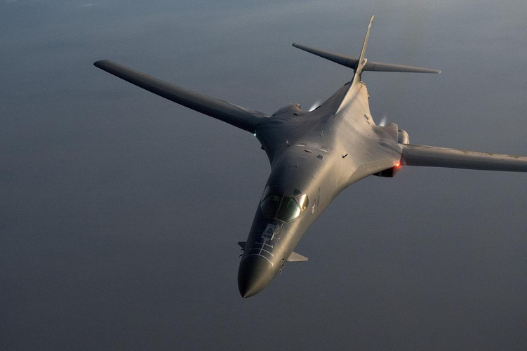 “B-1B Lancer sẽ là biểu tượng sức mạnh của Mỹ ở Thái Bình Dương trong tương lai gần”, tướng Dawkins khẳng định. Việc cho phi đội B-1B Lancer thực hiện các nhiệm vụ răn đe ơ Thái Bình Dương là tín hiệu rắn Mỹ muốn gửi tới Trung Quốc trong bối cảnh Bắc Kinh đang dùng sức mạnh quân sự để phục vụ khả năng bành trướng, "bát nạt" các nước láng giềng, trong đó có những nước đồng minh của Mỹ.