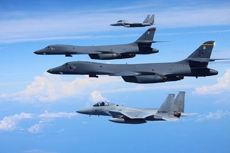 Vào tháng 8/2019, Không quân Mỹ đã chứng minh khả năng tích hợp tên lửa siêu vượt thanh cho B-1B Lancer trong tương lai. B-1B Lancer thể mang theo 6 tên lửa siêu vượt thanh ở các giá treo bên dưới cánh, trong khi khoang chứa bom có thể lắp tên lửa JASSM-ER hoặc tên lửa chống hạm LRASM.