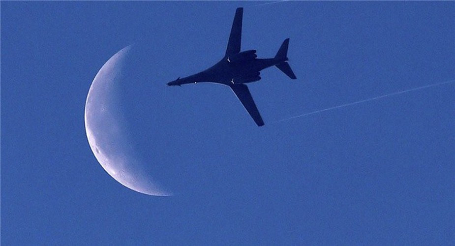 Đó là một trong những lý do để Không quân Mỹ điều động 4 máy bay ném bom chiến lược B-1B Lancer từ căn cứ không quân Dyess, bang Texas, trở lại căn cứ không quân Andersen trên đảo Guam.