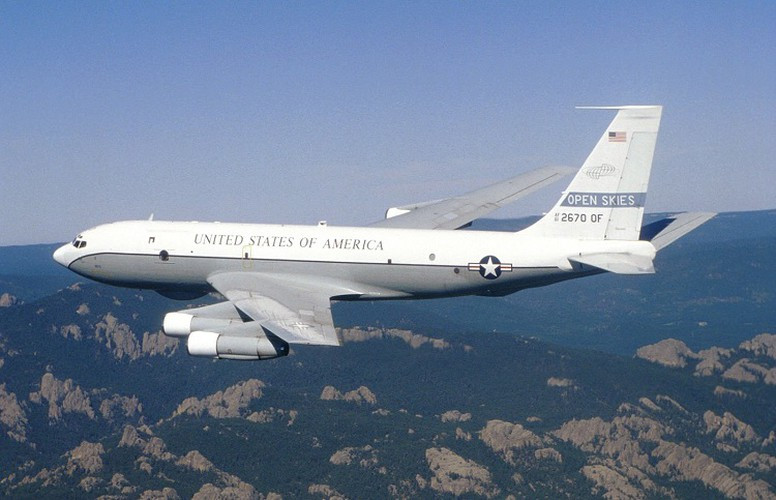 "Trong nhiều năm, Nga đã thực hiện hạn chế đối với các chuyến bay không tương thích với thỏa thuận, bao gồm vùng cấm tại khu vực Kaliningrad cũng như gần biên giới của họ với Gruzia", ông Stoltenberg nói.