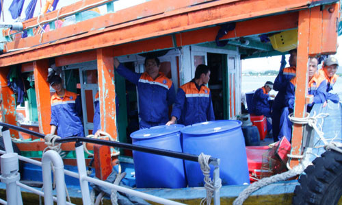 Các thuyền viên vô cùng vui mừng vì được cứu sống.