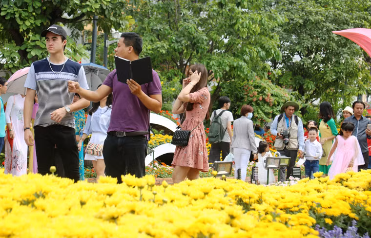 Đường hoa Nguyễn Huệ Tết Mậu Tuất 2018 với chủ đề "Khát vọng vươn xa" sẽ phục vụ suốt 7 ngày.