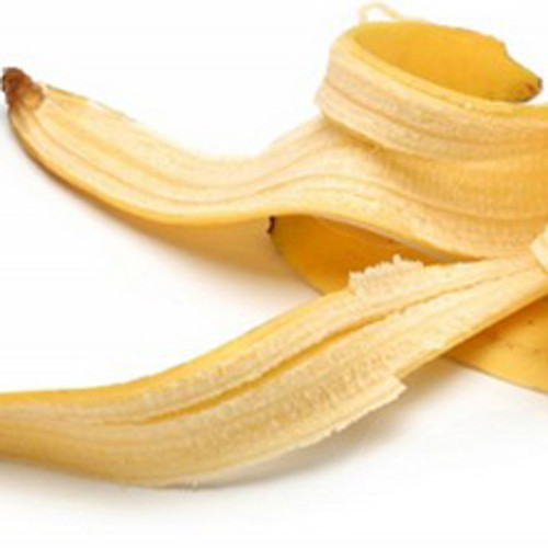 Nếu bị rằm gỗ đâm vào tay, bạn nên dùng vỏ chuối đặt lên vùng da này chừng 30 phút. Các rằm gỗ sẽ bám dính vào vỏ chuối và được lấy ra dễ dàng.