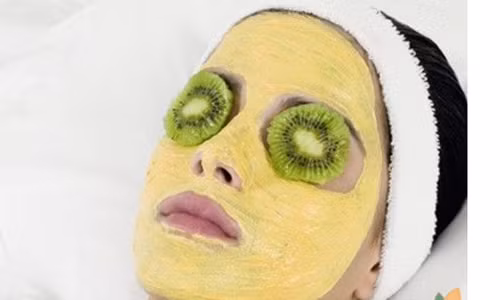 Áp dụng đắp mặt nạ tinh bột nghệ chừng 20 – 30 phút rồi rửa sạch bằng nước ấm, lau khô. Bạn sẽ nhận thấy tác dụng làm đẹp của tinh bột nghệ rõ rệt chỉ sau 1 tuần sử dụng.