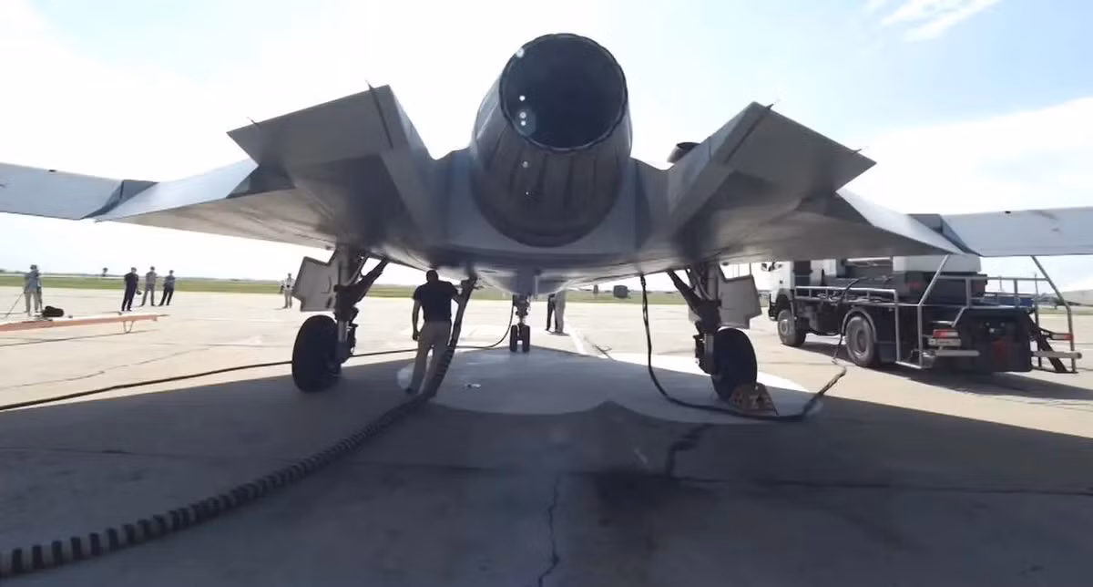 Mặc dù chưa được phép cất cánh, tuy nhiên Bộ trưởng Bộ Quốc phòng Nga, ông Sergei Shoigu tự tin rằng mẫu này sẽ được xuất kích trong năm sau, tạo ra khởi đầu cho một đơn vị không kích hoàn toàn mới.