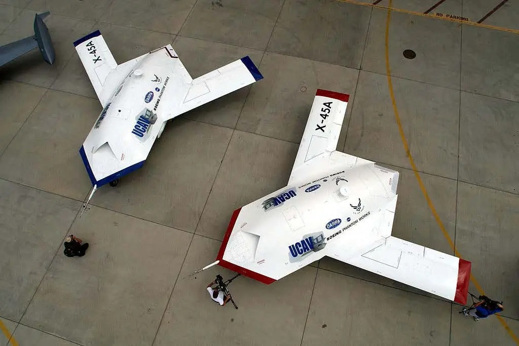 Mức độ tàng hình và khả năng thu thập dữ liệu là hai mục tiêu chủ yếu của một chiếc máy bay không người lái tầm thấp. Mặc dù đã có bước tiến lớn trong mục tiêu tăng độ ẩn mình, với hàng loạt cảm biến và ăng-ten vẫn sẽ là chướng ngại cho mẫu S-70 Ohotnik.