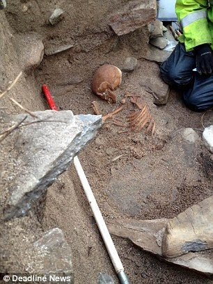 Các nhà khảo cổ không hiểu tại sao bộ xương vẫn còn nguyên vẹn sau hàng nghìn năm.