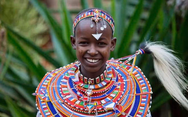 Trang phục vòng cổ truyền thống Maasai Beadwork của Kenya.