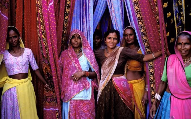 Sau đây là bộ sưu tập trang phục truyền thống ấn tượng trên thế giới do tạp chí Rough Guides giới thiệu: Trang phục truyền thống Sari của Ấn Độ.