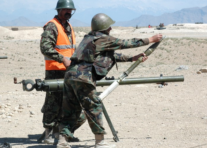 Pháo sử dụng loại đạn nổ phá tiêu chuẩn khối lượng là 5,5 kg, đạn chống tăng hiệu ứng nổ lõm PG-9B khối lượng 4,4 kg.