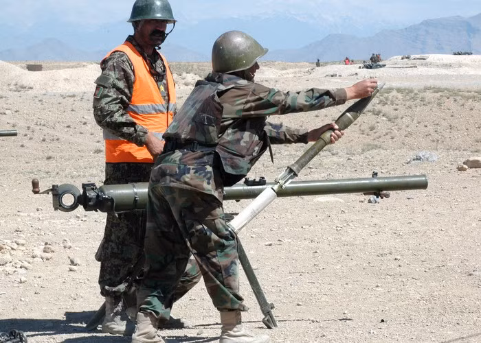 Pháo sử dụng loại đạn nổ phá tiêu chuẩn khối lượng là 5,5 kg, đạn chống tăng hiệu ứng nổ lõm PG-9B khối lượng 4,4 kg.