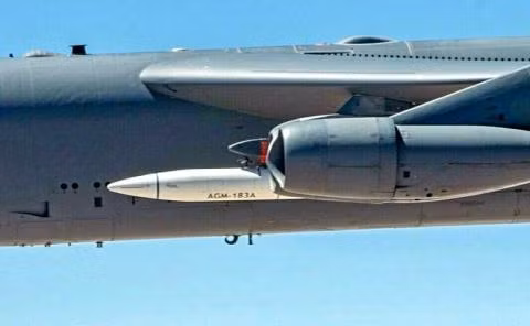 Hầu hết những thông số cách đây 60 năm vượt trội hoàn toàn so với Kh-47M2 Kinzhal của Nga hiện tại. AGM-48 Skybolt thậm chí còn ưu việt hơn Kh-47M2 Kinzhal ở chỗ nó không đòi hỏi máy bay mang phóng phải leo tới độ cao thật lớn và duy trì vận tốc Mach 2 như Kinzhal mà vẫn dễ dàng đạt tới thông số thiết kế.