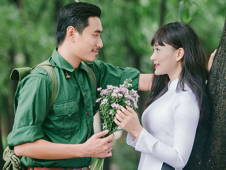 Cuối năm 1962, tại một cánh rừng phía Tây Quảng Ngãi, nhà thơ Hồ Ngọc Sơn vừa ngạc nhiên vừa xúc động khi nghe bài thơ Tình em của mình được hát trên Đài Tiếng nói Việt Nam.