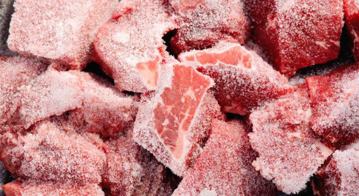 Cấp đông lại thực phẩm khi đã rã đông: Khi rã đông, vi khuẩn bị kìm hãm được giải phóng sẽ sinh sôi rất nhanh. Nếu cấp đông trở lại, vi khuẩn sẽ gia tăng về số lượng có thể gây ngộ độc cấp tính. Hãy sử dụng hết chỗ thực phẩm đã rã đông.