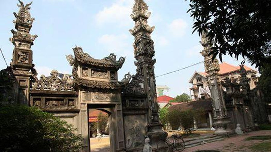 "Đức quý" của Tể tướng Nguyễn Quý Đức còn truyền lại cho cháu con. Con trai ông là Nguyễn Quý Ân thi đậu tiến sĩ, cháu nội là Nguyễn Quý Kính đỗ hương cống, đều làm quan trong triều và khi mất đi đều được tôn là phúc thần. (Ảnh: Đền thờ dòng họ Nguyễn Quý)