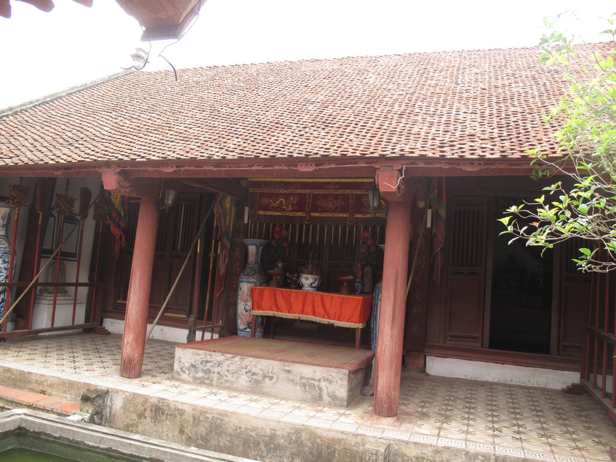 Nghe xong, mặc dù Thám hoa Giang Văn Minh rất căm giận nhưng ông vẫn bình tĩnh đối lại bằng một vế đối vô cùng xuất sắc: "Đằng giang tự cổ huyết do hồng", dịch nghĩa: Sông Bạch Đằng từ ngàn xưa máu vẫn còn đỏ. (Ảnh: Nhà thờ Thám hoa Giang Văn Minh).